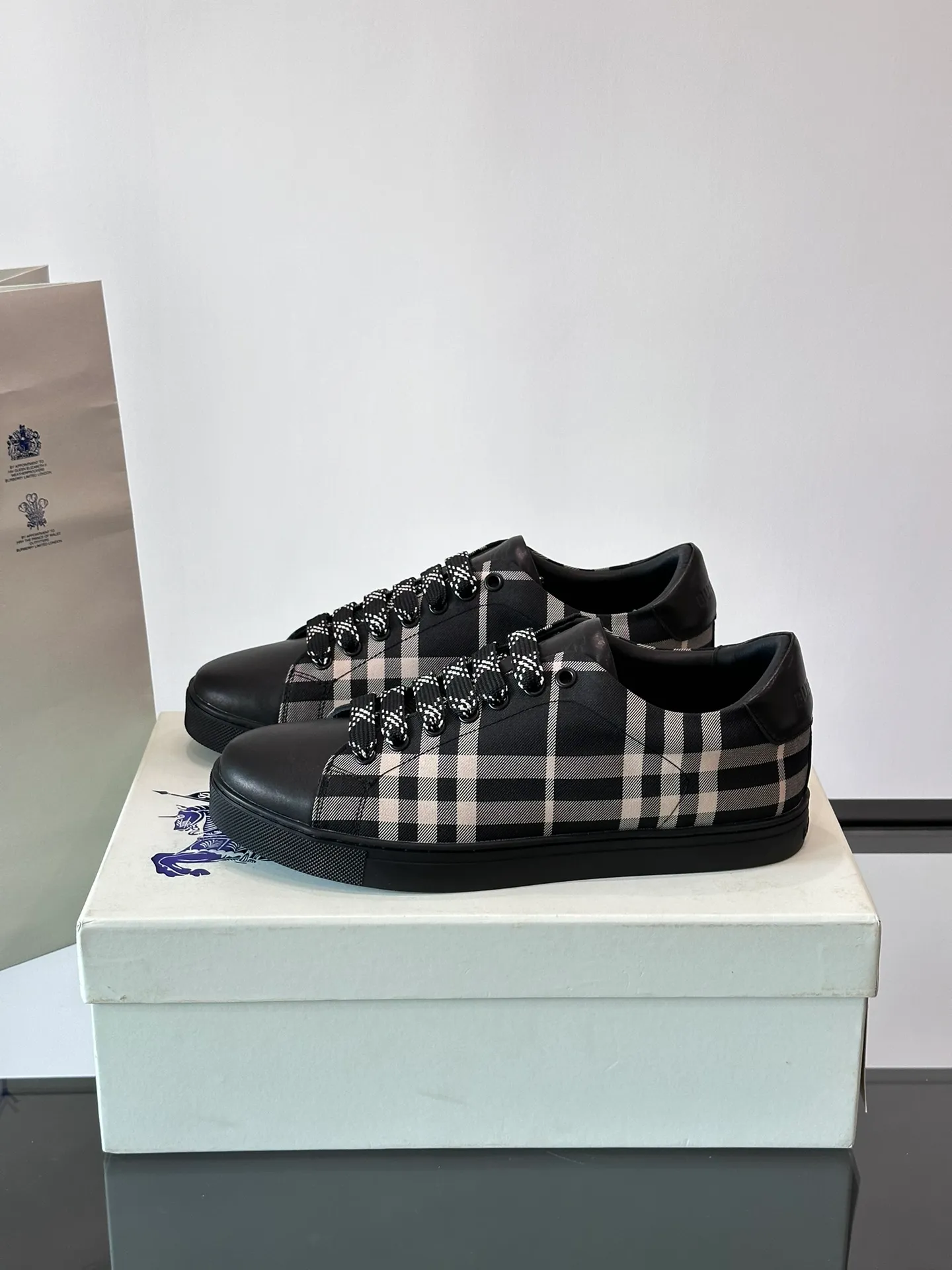 Men's shoes 💰p380 "Burberr＊" men's classic low-top sneakers, reinterpreted with Vintage retro plaid cotton and cowhide materials, decorated with a new brand logo. First-layer sheepskin lining, embossed Burberry lettering logo on the heel, T men's shoes 💰pU original outsole! Size: 38-44 (38.45 customized)